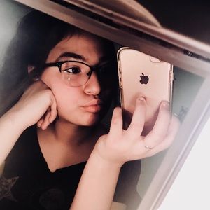 Meet your Posher, Celia